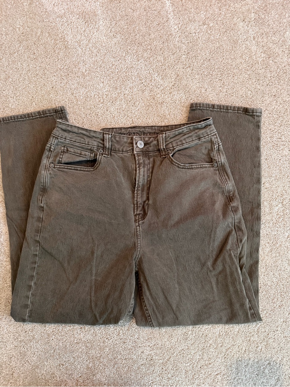 American Eagle Mom Jeans • 6 SHORT